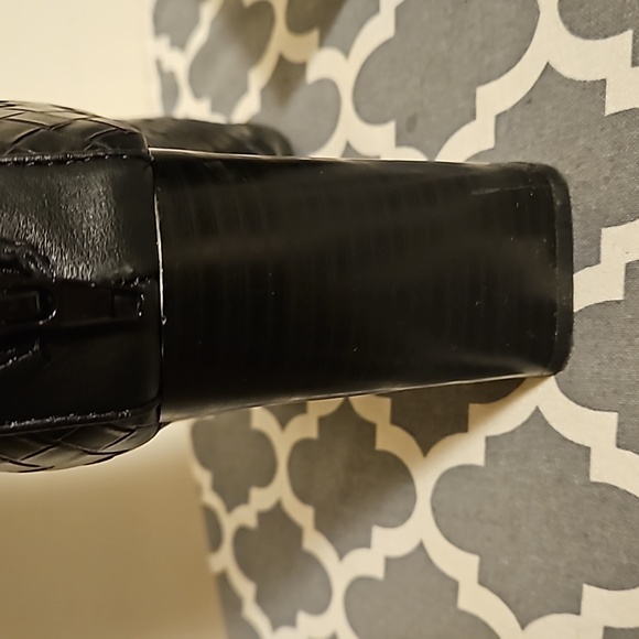 Women's size 8 boot, like new - Picture 7 of 8